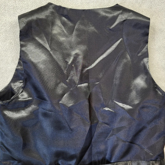 Vintage Floral Scrolled Button-up Vest Top - Picture 8 of 11